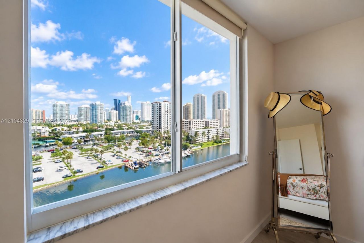500 Bayview Dr , Unit 1123, Sunny Isles Beach, FL 33160 Photo
