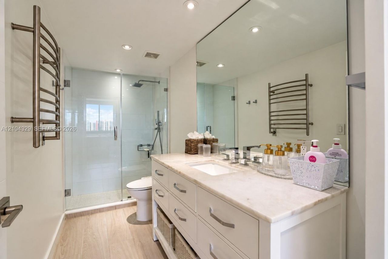 500 Bayview Dr , Unit 1123, Sunny Isles Beach, FL 33160 Photo