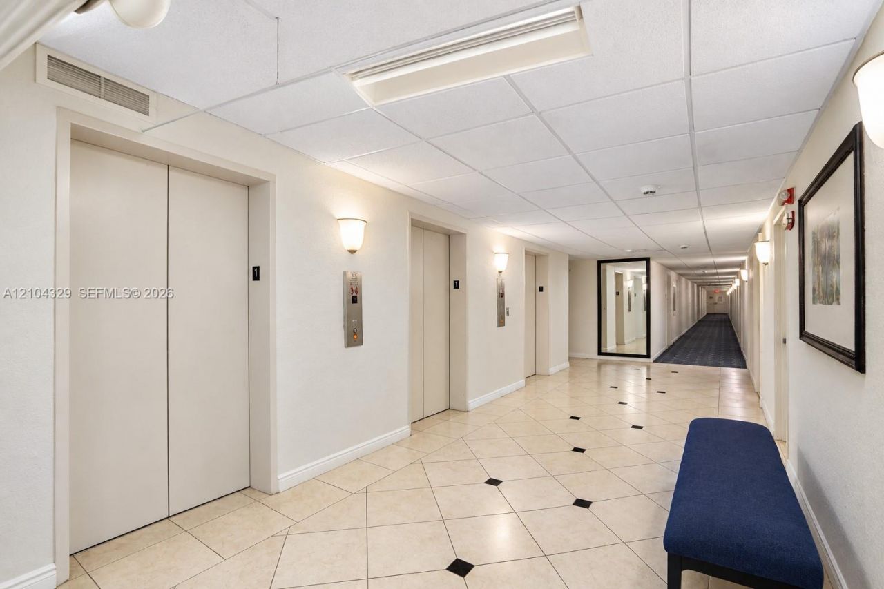 500 Bayview Dr , Unit 1123, Sunny Isles Beach, FL 33160 Photo