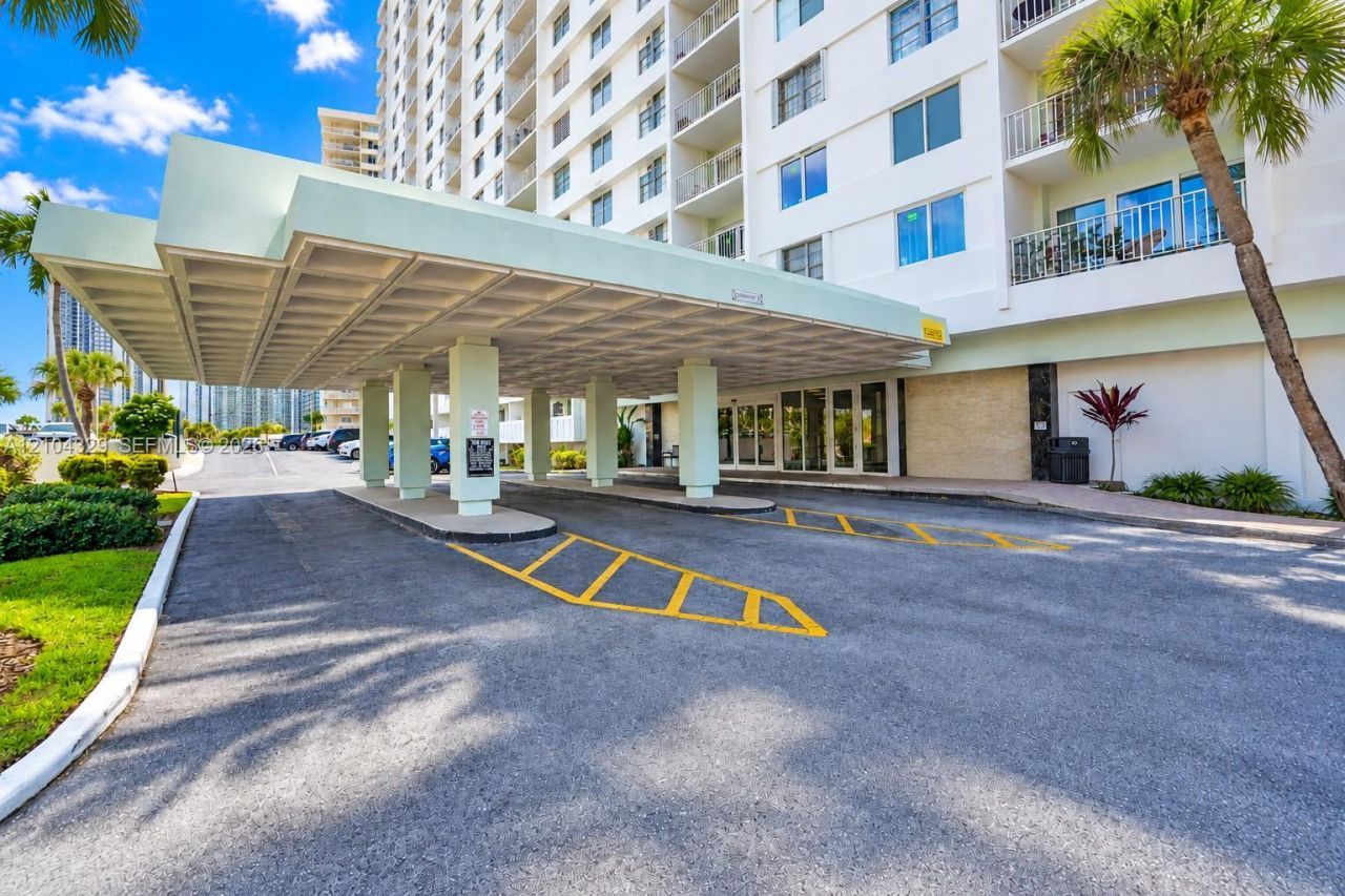 500 Bayview Dr , Unit 1123, Sunny Isles Beach, FL 33160 Photo