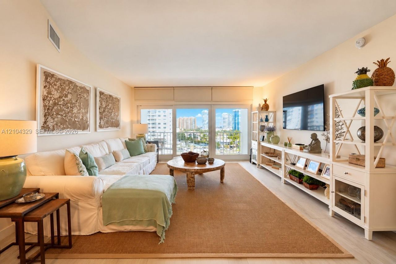 500 Bayview Dr , Unit 1123, Sunny Isles Beach, FL 33160 Photo