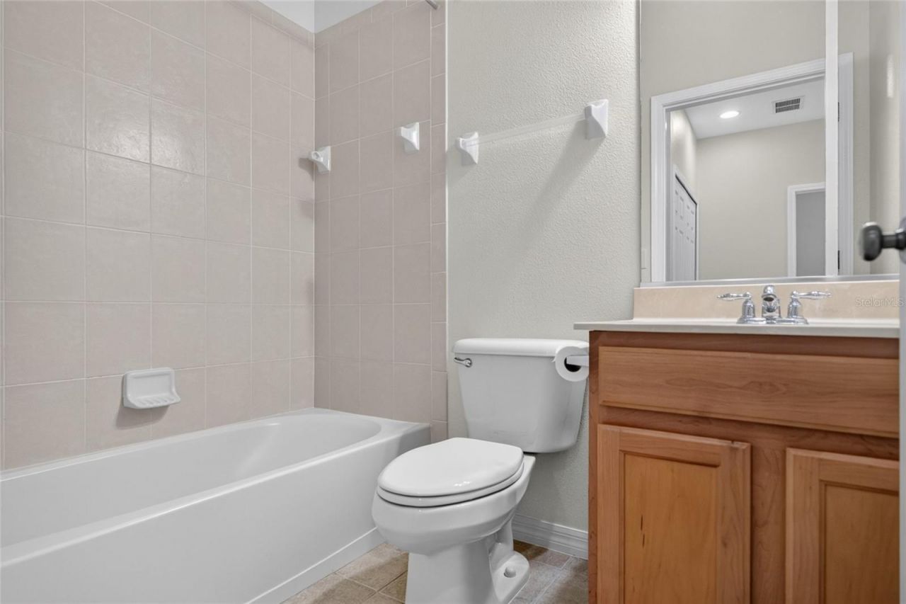 3707 Parkridge Circle, Unit 7-106, Sarasota, FL 34243 Photo