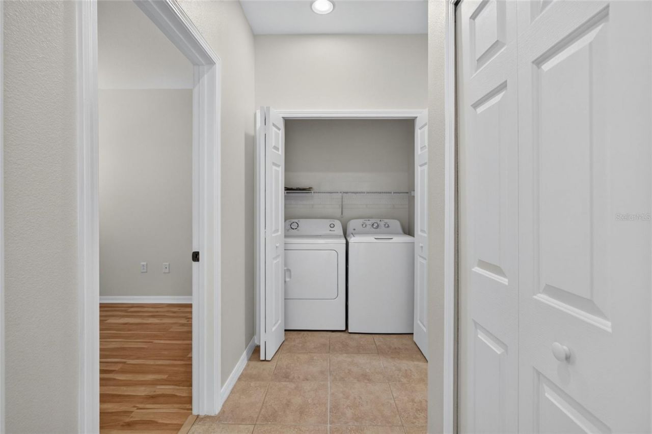 3707 Parkridge Circle, Unit 7-106, Sarasota, FL 34243 Photo