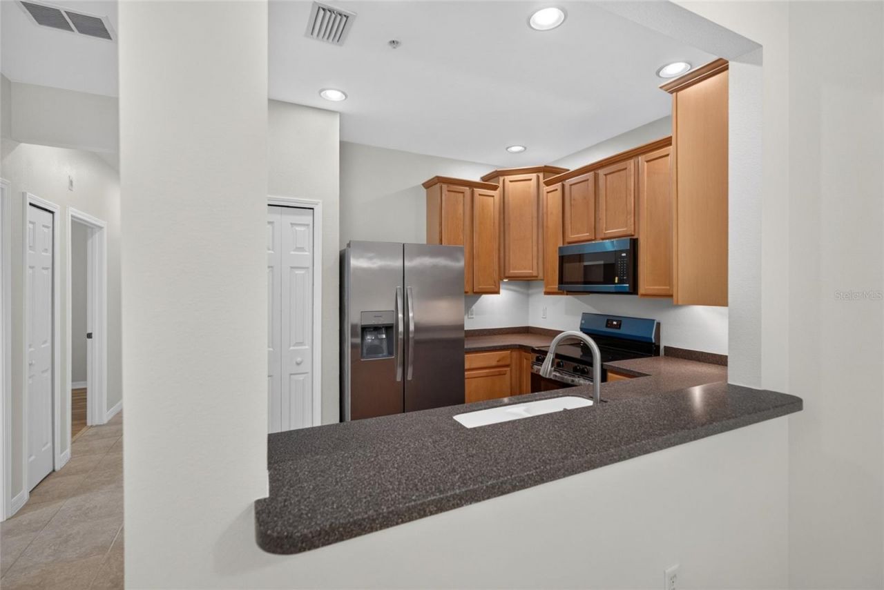 3707 Parkridge Circle, Unit 7-106, Sarasota, FL 34243 Photo