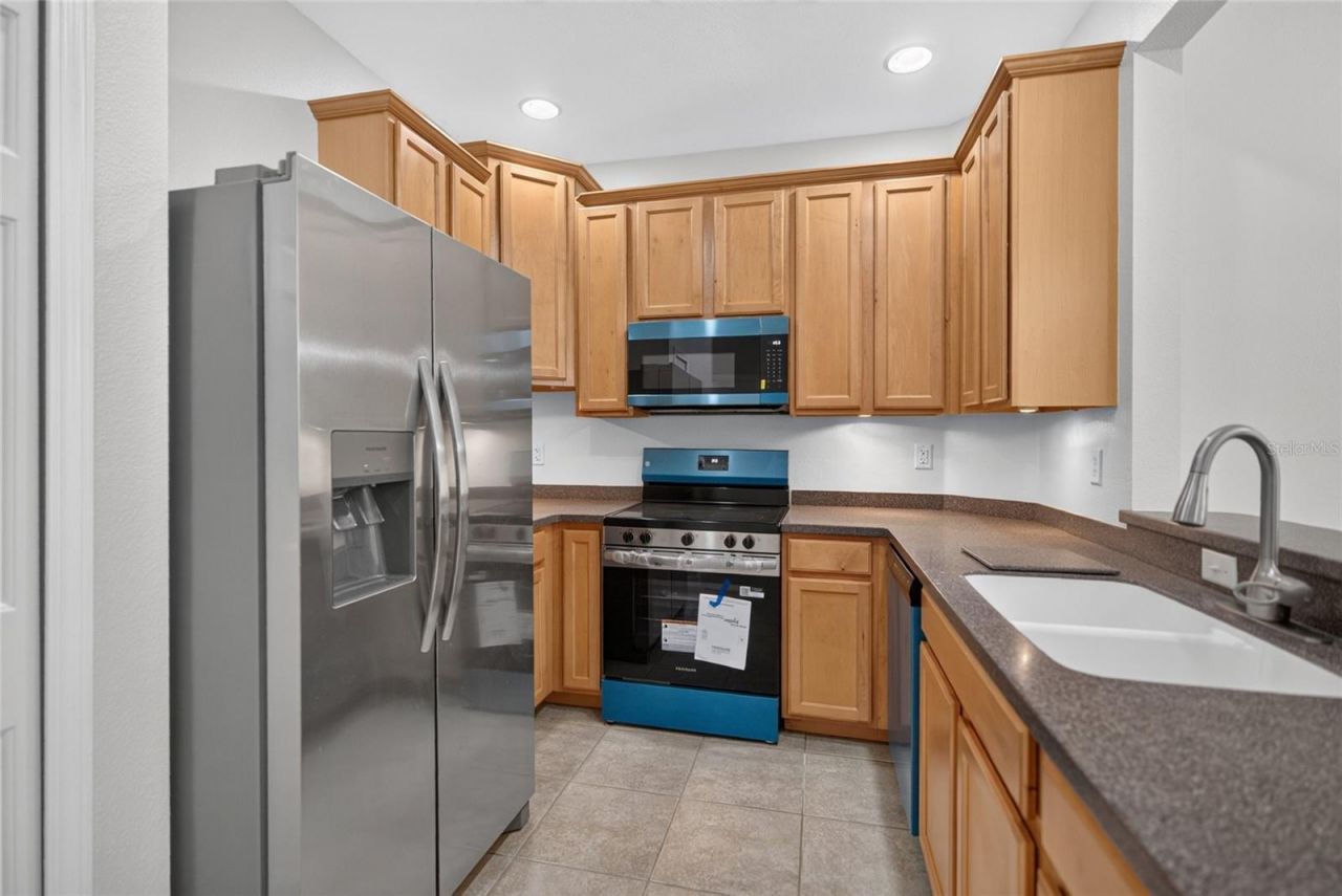 3707 Parkridge Circle, Unit 7-106, Sarasota, FL 34243 Photo