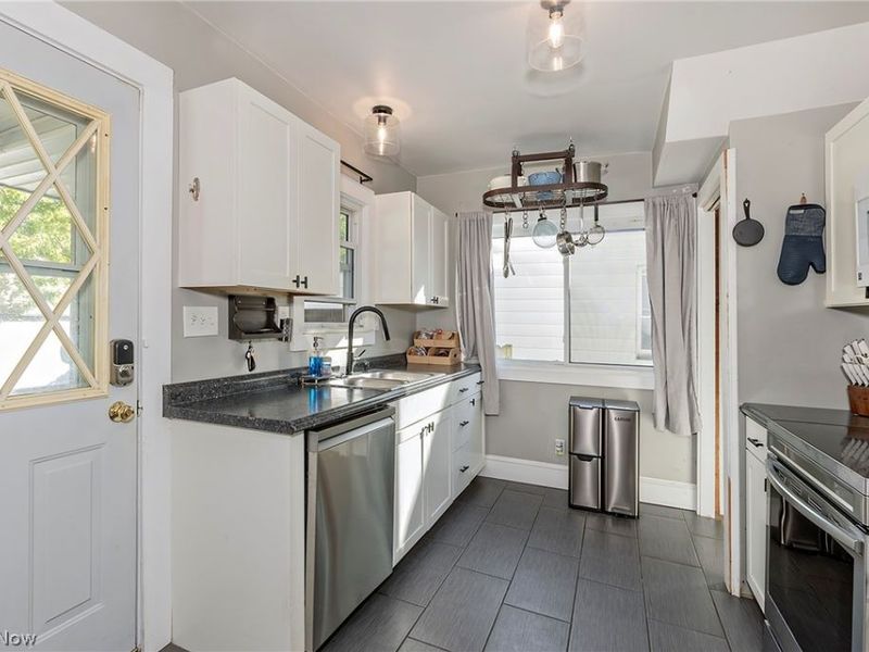3854 Brookside Boulevard, Cleveland, OH 44111 Photo 14
