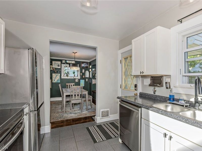 3854 Brookside Boulevard, Cleveland, OH 44111 Photo 17