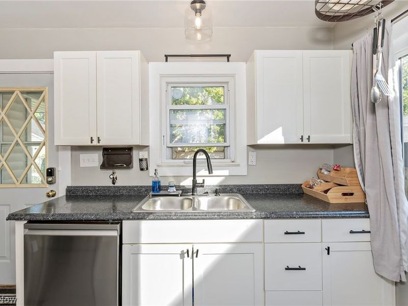 3854 Brookside Boulevard, Cleveland, OH 44111 Photo 21