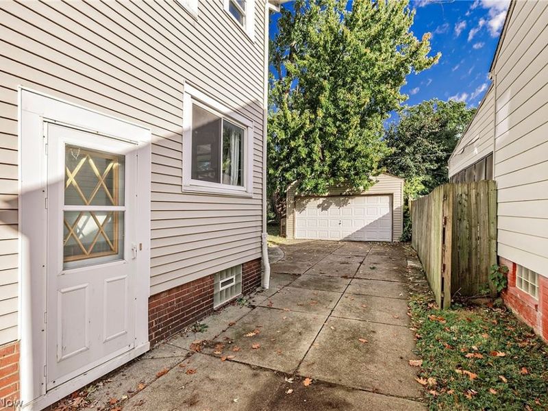 3854 Brookside Boulevard, Cleveland, OH 44111 Photo 32