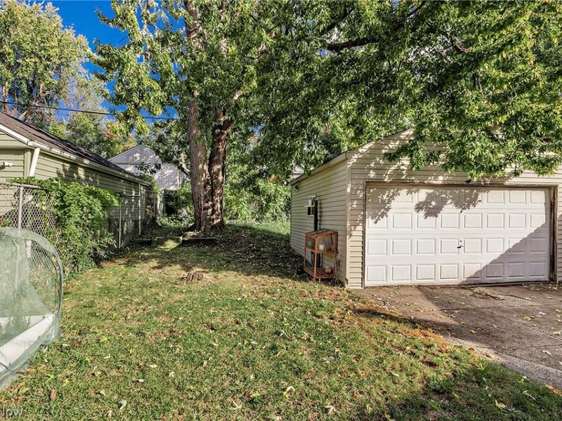 3854 Brookside Boulevard, Cleveland, OH 44111 Photo 34
