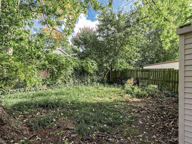 3854 Brookside Boulevard, Cleveland, OH 44111 Photo 36