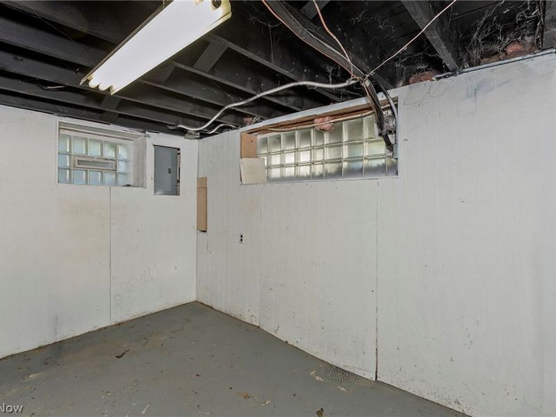 3854 Brookside Boulevard, Cleveland, OH 44111 Photo 39