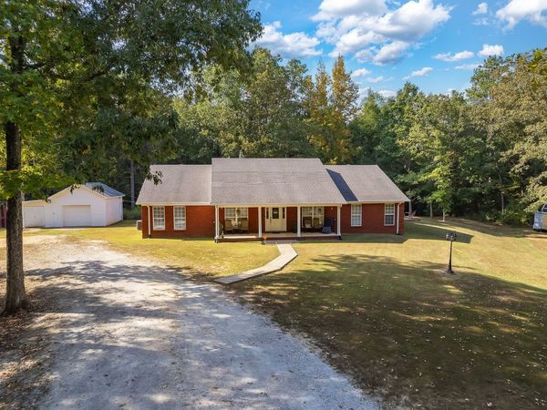 197 Adkins Ln, Lexington, TN 38351