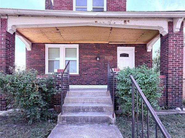 4250 E Kossuth Avenue, St Louis, MO 63115