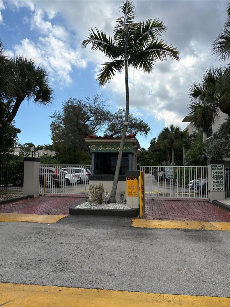 6900 N Kendall Dr , Unit A102, Pinecrest, FL 33156 Photo