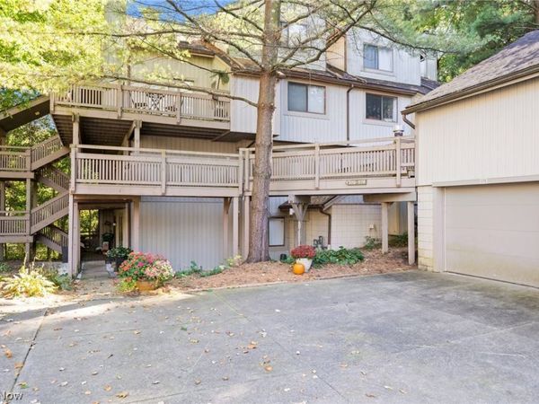 578 Meredith Lane , Cuyahoga Falls, OH 44223