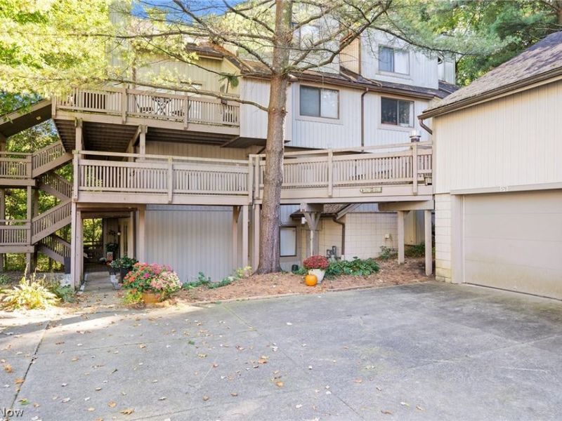 578 Meredith Lane, Cuyahoga Falls, OH 44223 Photo 1