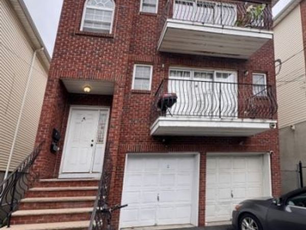 47 Crawford St, Newark, NJ 07102