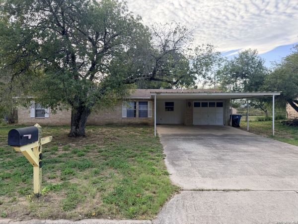 119 LOW MEADOW DR, Pleasanton, TX 78064