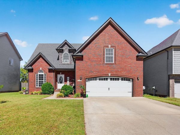695 Ellie Nat Dr , Clarksville, TN 37040
