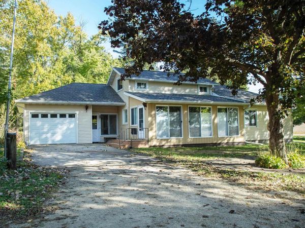 21183 Yale Ave , Shell Rock, IA 50670