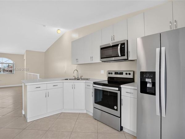 6989 W 36th Ave , Unit 202, Hialeah, FL 33018