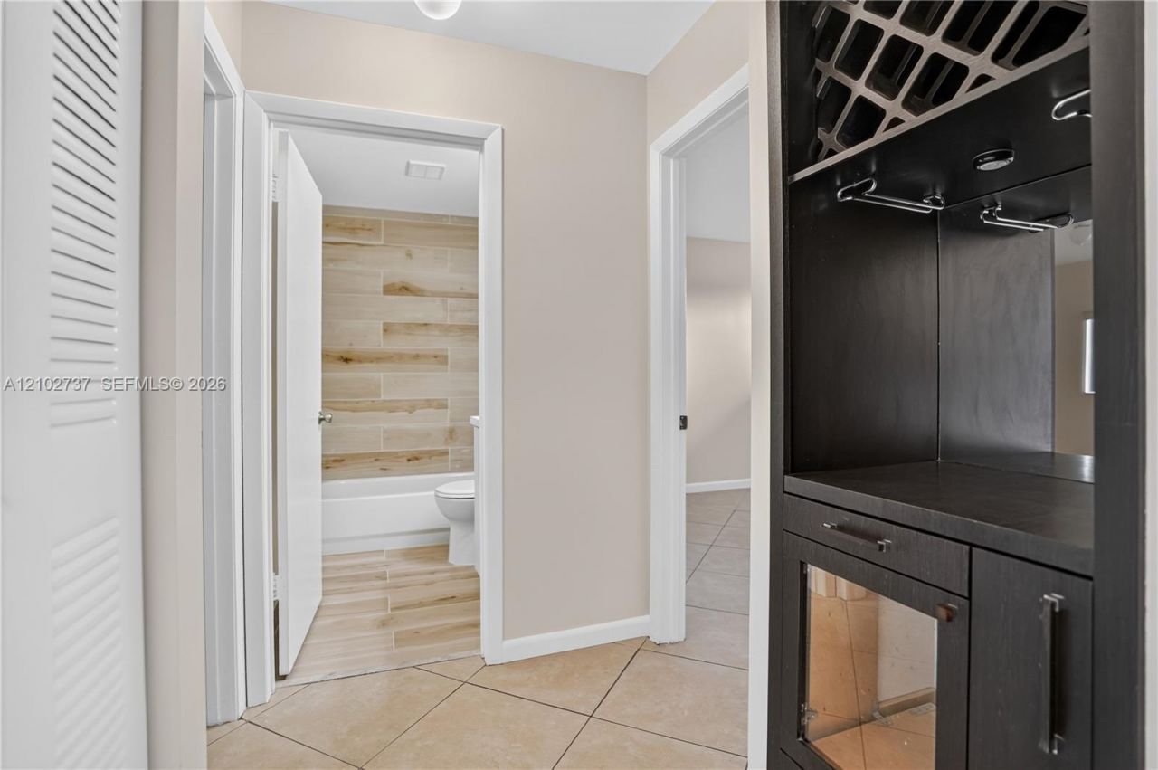 6989 W 36th Ave , Unit 202, Hialeah, FL 33018 Photo