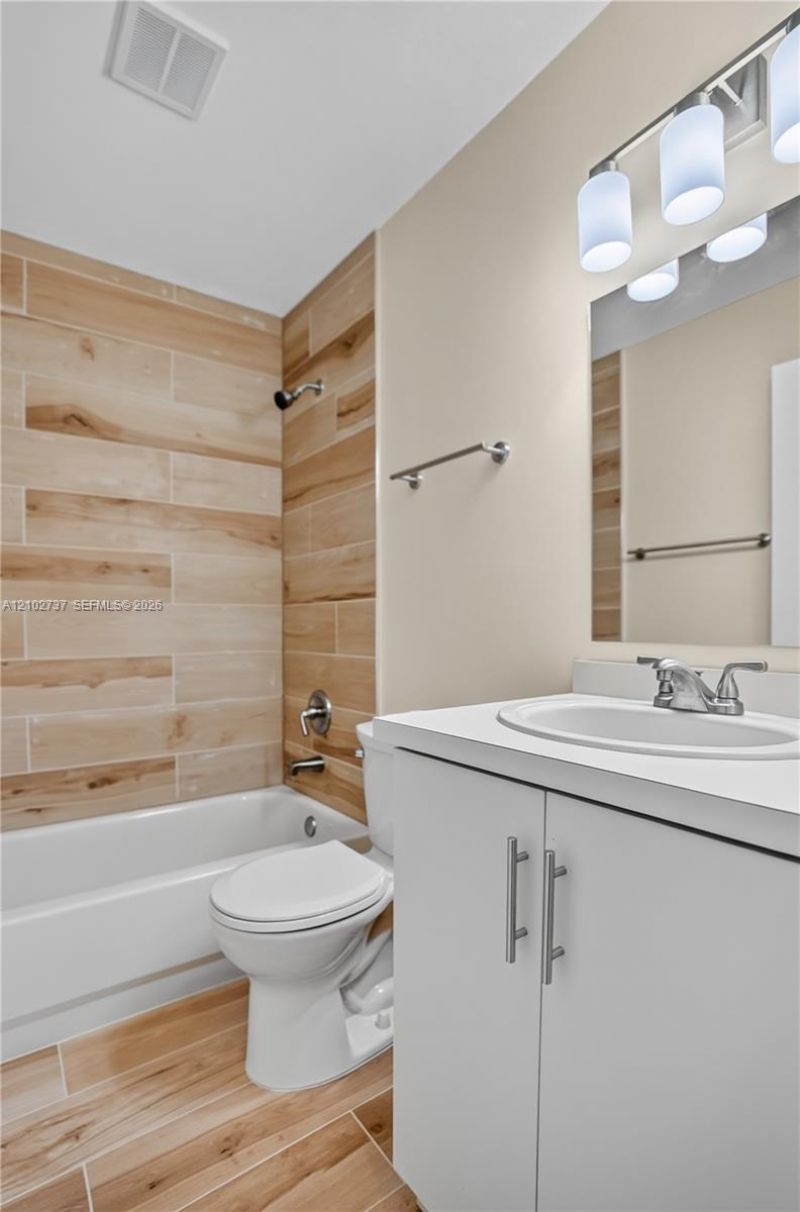 6989 W 36th Ave , Unit 202, Hialeah, FL 33018 Photo