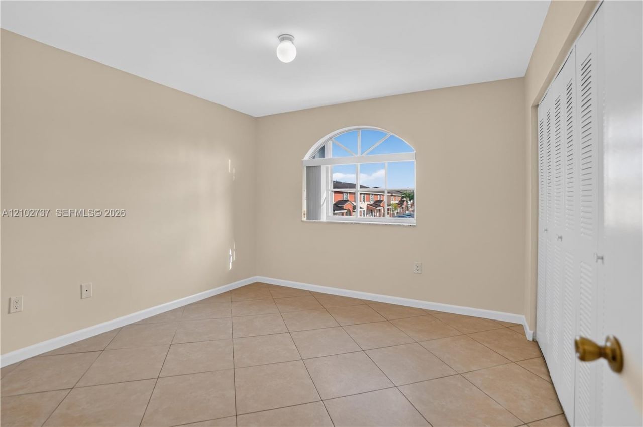 6989 W 36th Ave , Unit 202, Hialeah, FL 33018 Photo
