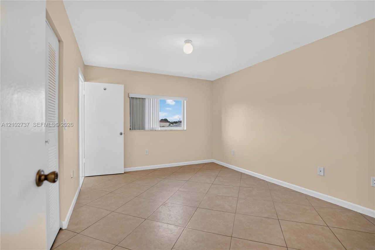 6989 W 36th Ave , Unit 202, Hialeah, FL 33018 Photo
