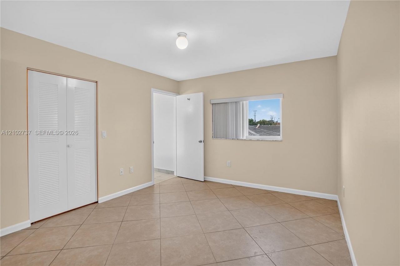 6989 W 36th Ave , Unit 202, Hialeah, FL 33018 Photo