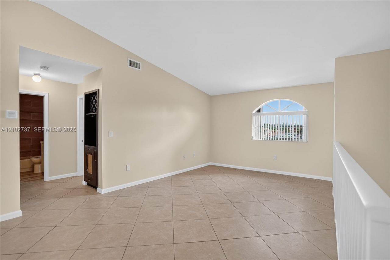 6989 W 36th Ave , Unit 202, Hialeah, FL 33018 Photo