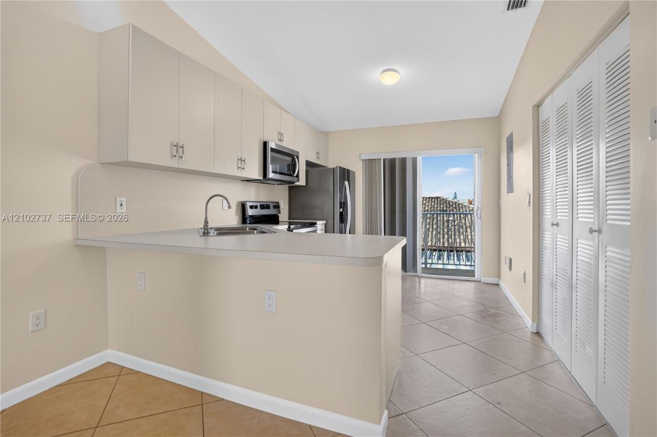 6989 W 36th Ave , Unit 202, Hialeah, FL 33018 Photo