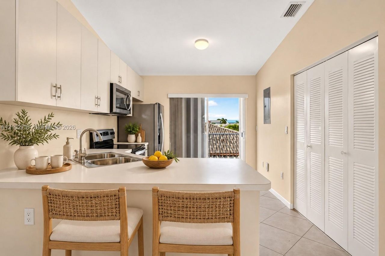 6989 W 36th Ave , Unit 202, Hialeah, FL 33018 Photo