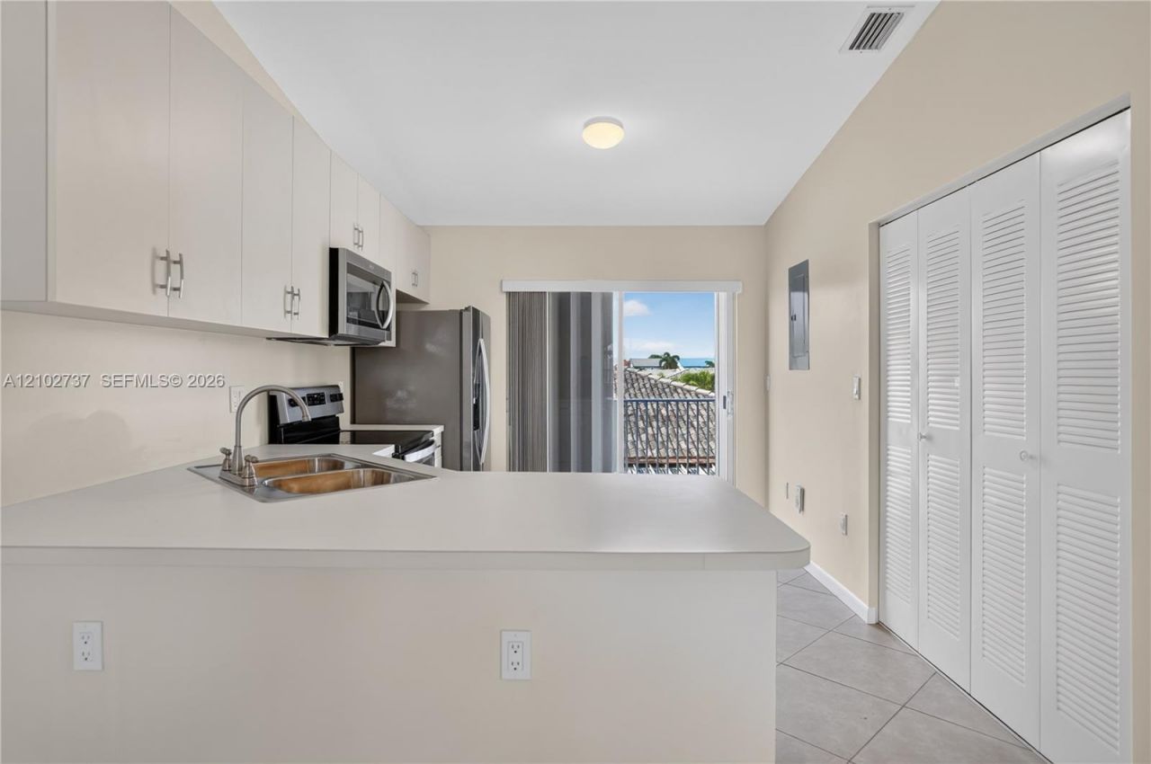 6989 W 36th Ave , Unit 202, Hialeah, FL 33018 Photo