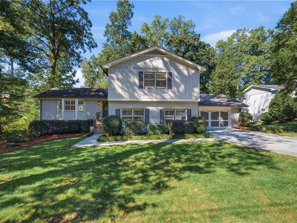4946 Village Creek Drive , Dunwoody, GA 30338