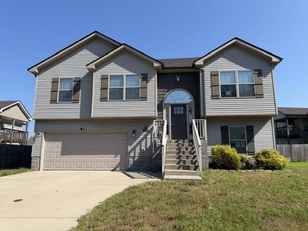 806 Rushing Dr , Clarksville, TN 37042