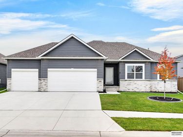 4255 Pinehill Road, Bellevue, NE 68123