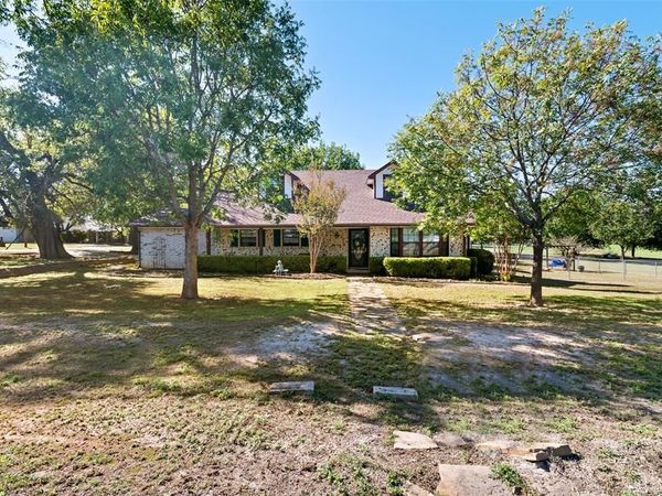 301 N Lyon Street, Tom Bean, TX 75491