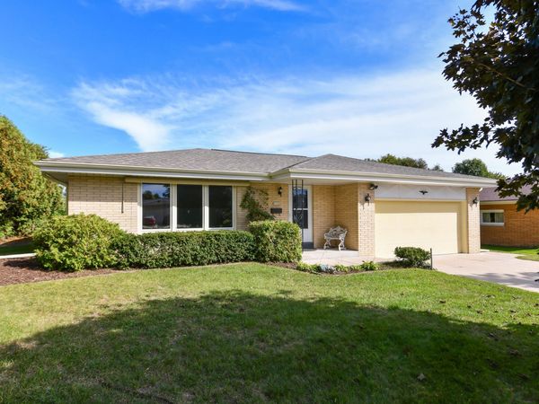 5152 Maplewood Dr, Greendale, WI 53129