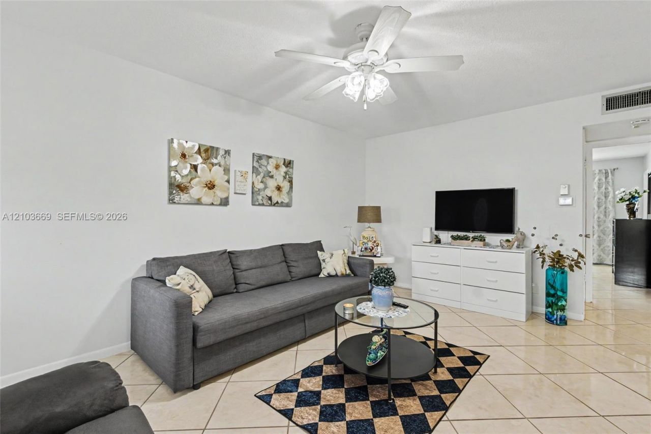 5300 Washington St, Unit H137, Hollywood, FL 33021 Photo