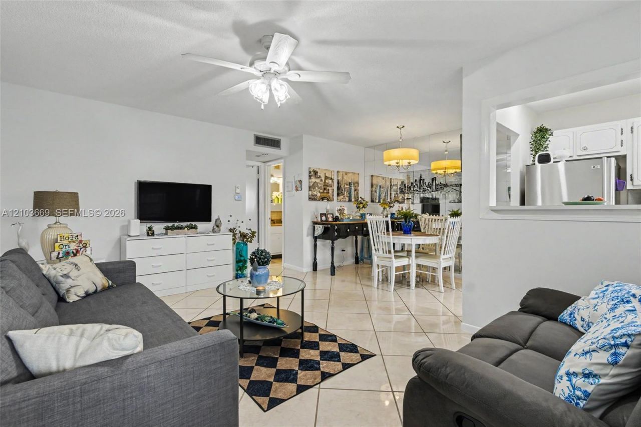 5300 Washington St, Unit H137, Hollywood, FL 33021 Photo