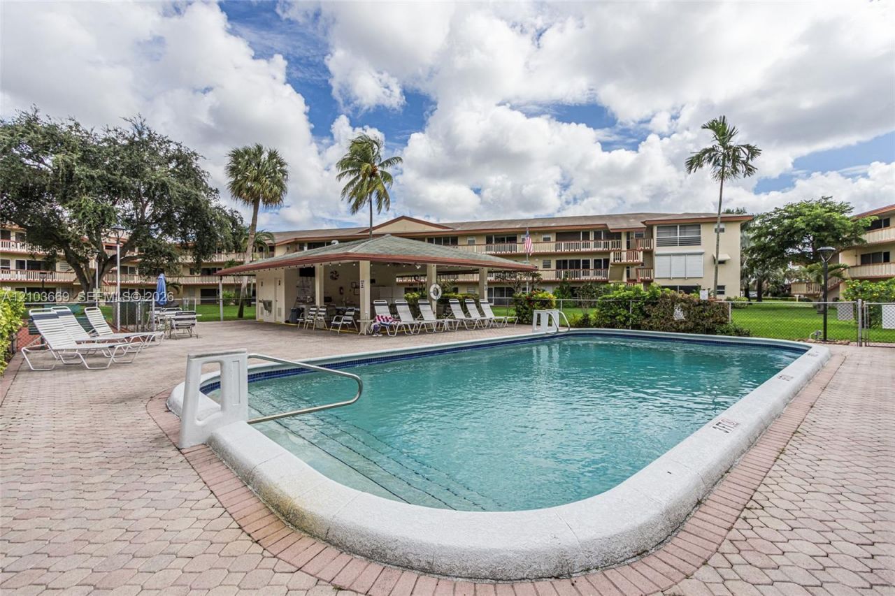5300 Washington St, Unit H137, Hollywood, FL 33021 Photo