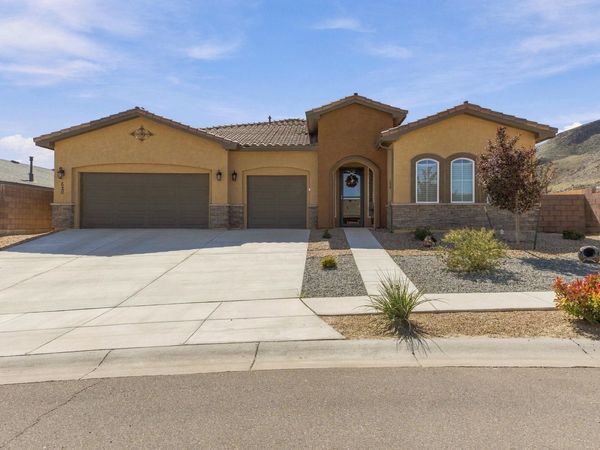 620 Rio Chama Circle SW, Los Lunas, NM 87031