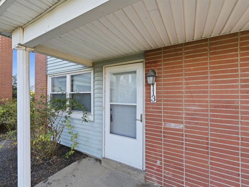 113 Buckeye Circle, Columbus, OH 43217 Photo 2