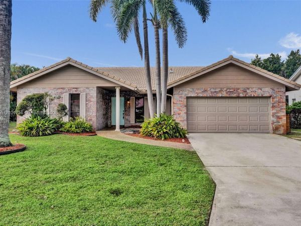 7014 NW 43rd St , Coral Springs, FL 33065