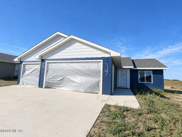 27 27TH STREET SW, Watertown, SD 57201