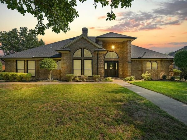405 Lincoln Oaks Drive, Burleson, TX 76028