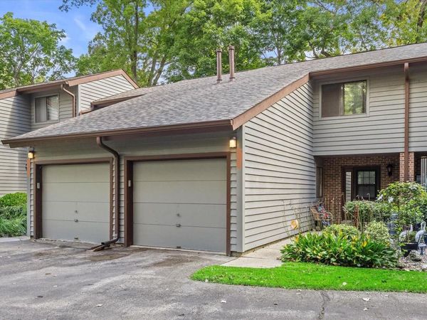 2935 Old Mill DRIVE, Racine, WI 53405