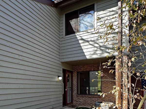 2935 Old Mill DRIVE, Racine, WI 53405